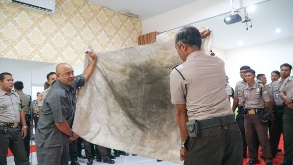 5fe2eeff-f764-4906-908d-5617984b1ad8